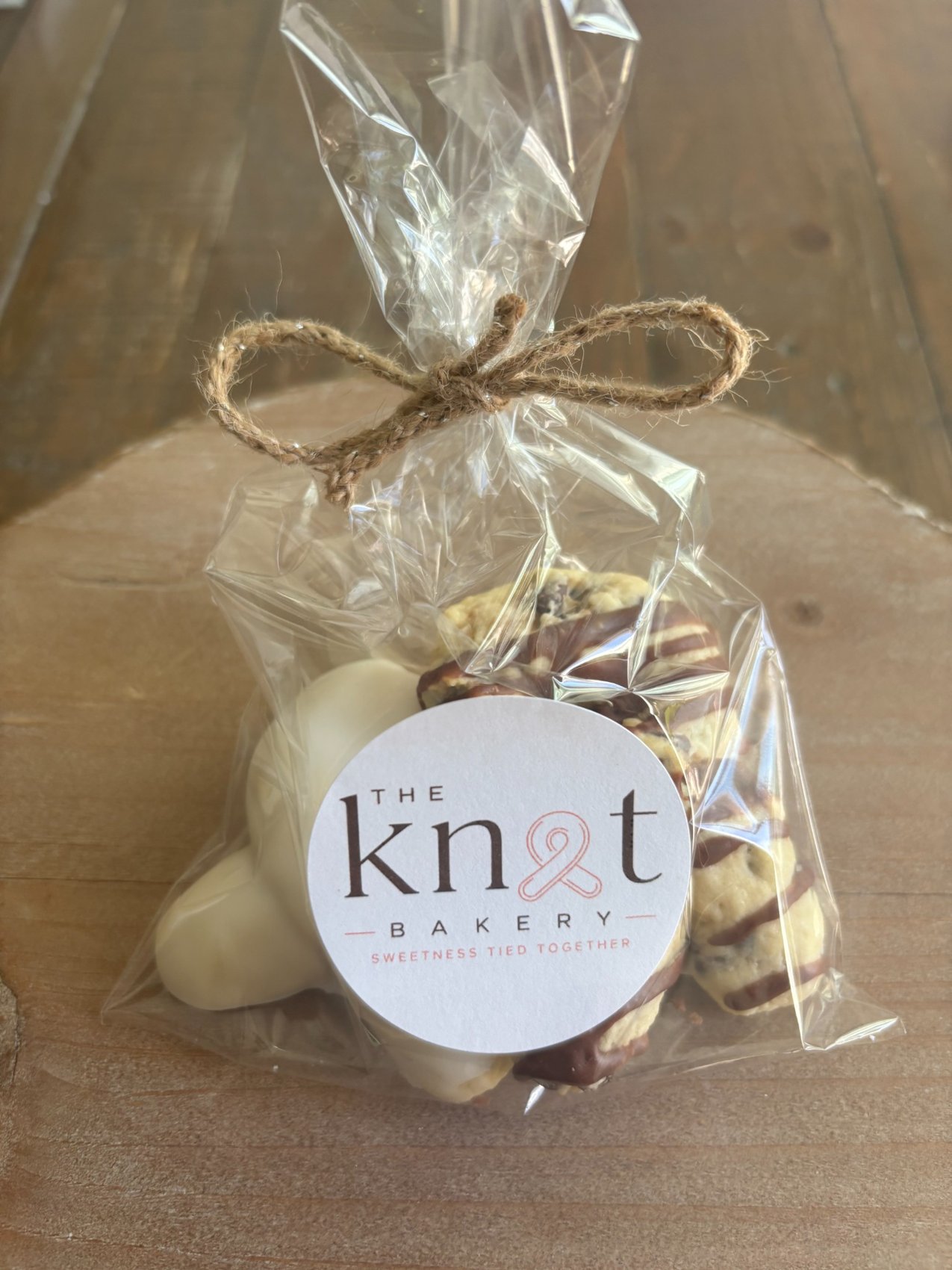 Knot cookie favors tied with twine