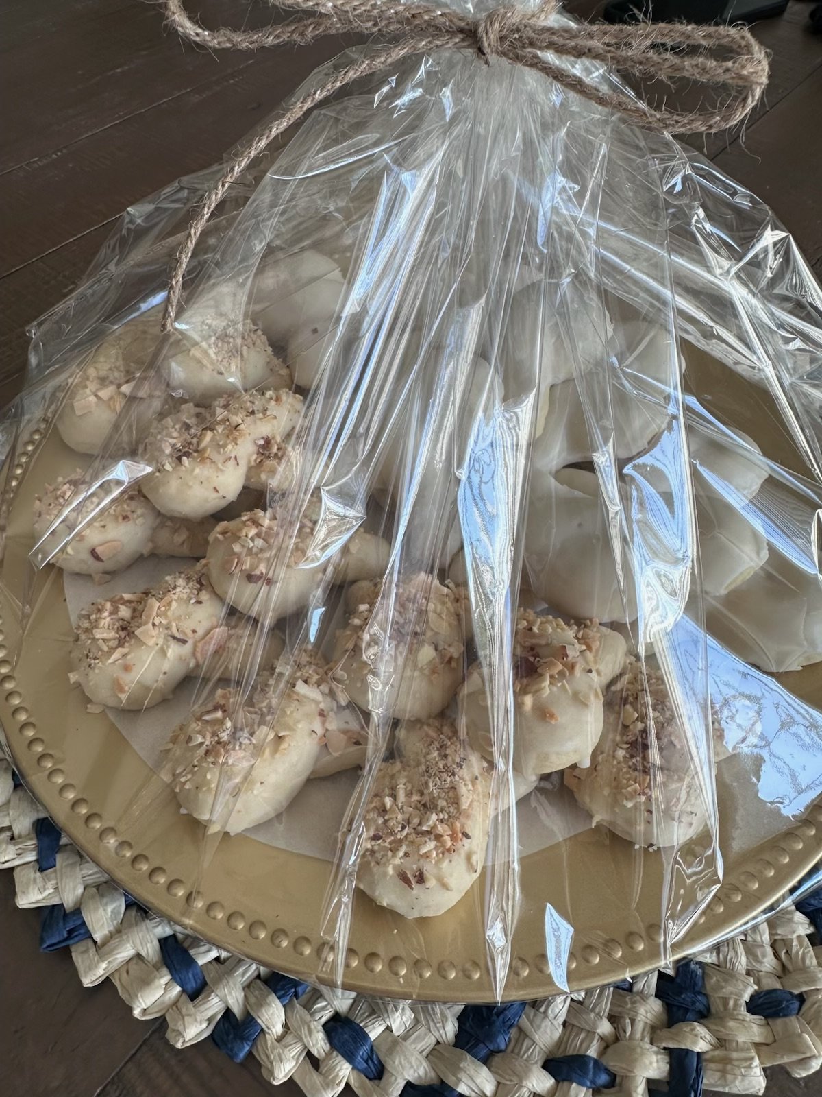A cookie tray wrapped and tied for gifting